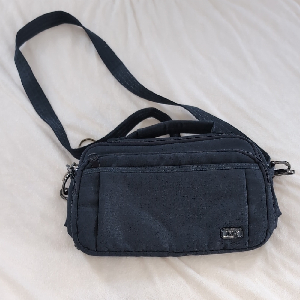 Lug Scoop Crossbody Bag Navy